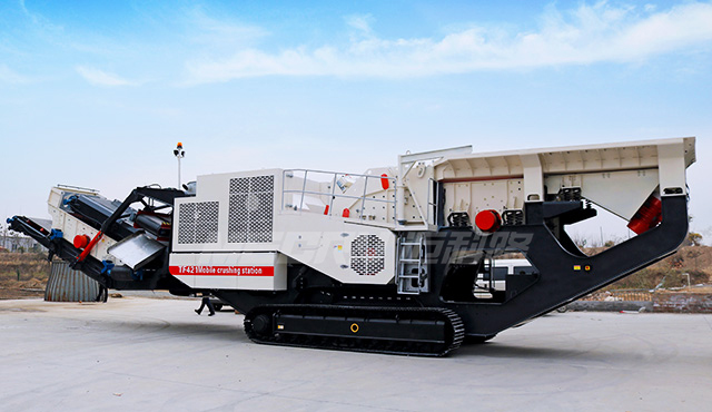 履帶反擊式破碎機(jī)